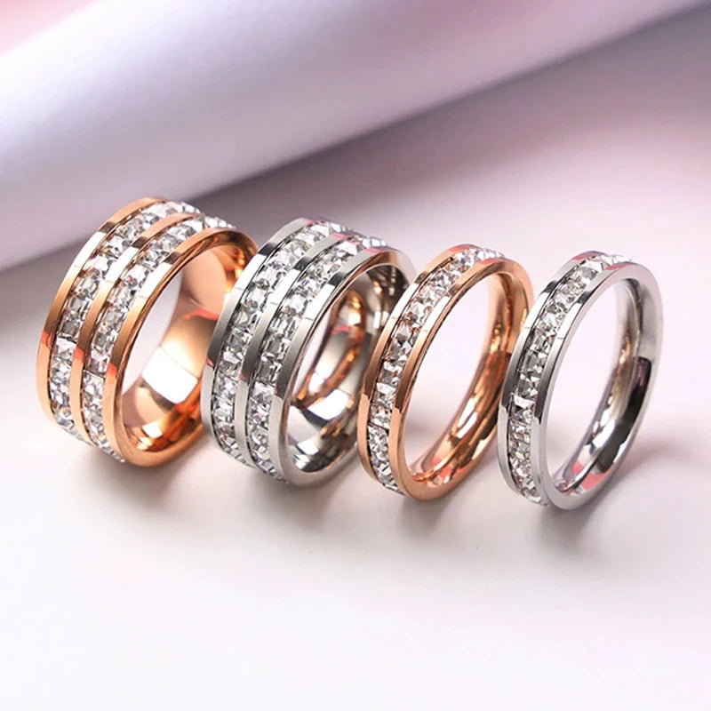 Luxus Damenring in Roségold-Optik aus Edelstahl mit quadratischen Zirkonia, wahlweise ein- oder zweireihig. Stilvoll und romantisch